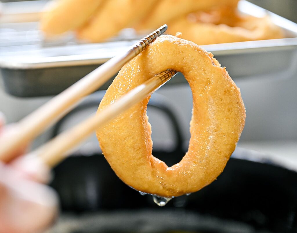 揚げたてのおからドーナツ